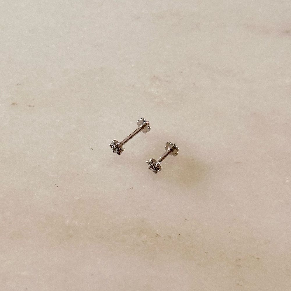 MARIA TASH Diamond Flower Threaded Stud Earring - Picture 4 of 4